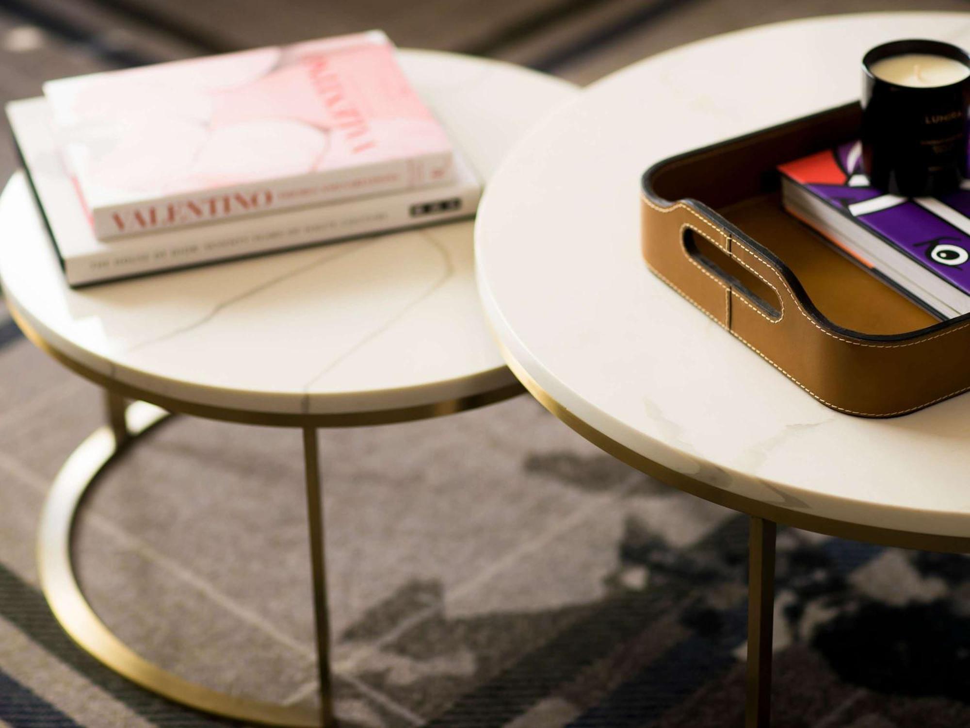The William Inglis Mgallery Уорик-Фарм Экстерьер фото A coffee table with a book and a tray