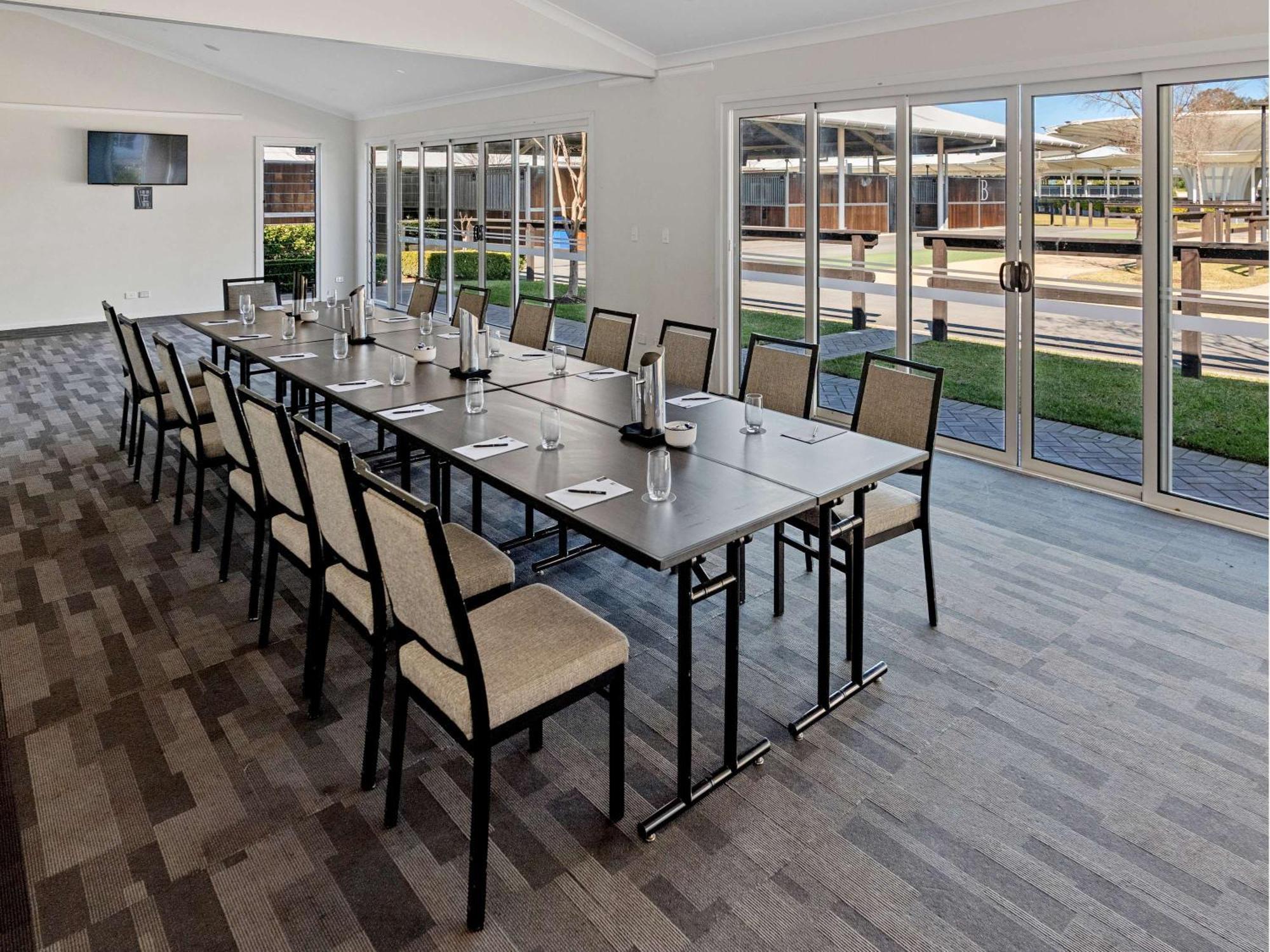 The William Inglis Mgallery Уорик-Фарм Экстерьер фото Meeting room at the hotel
