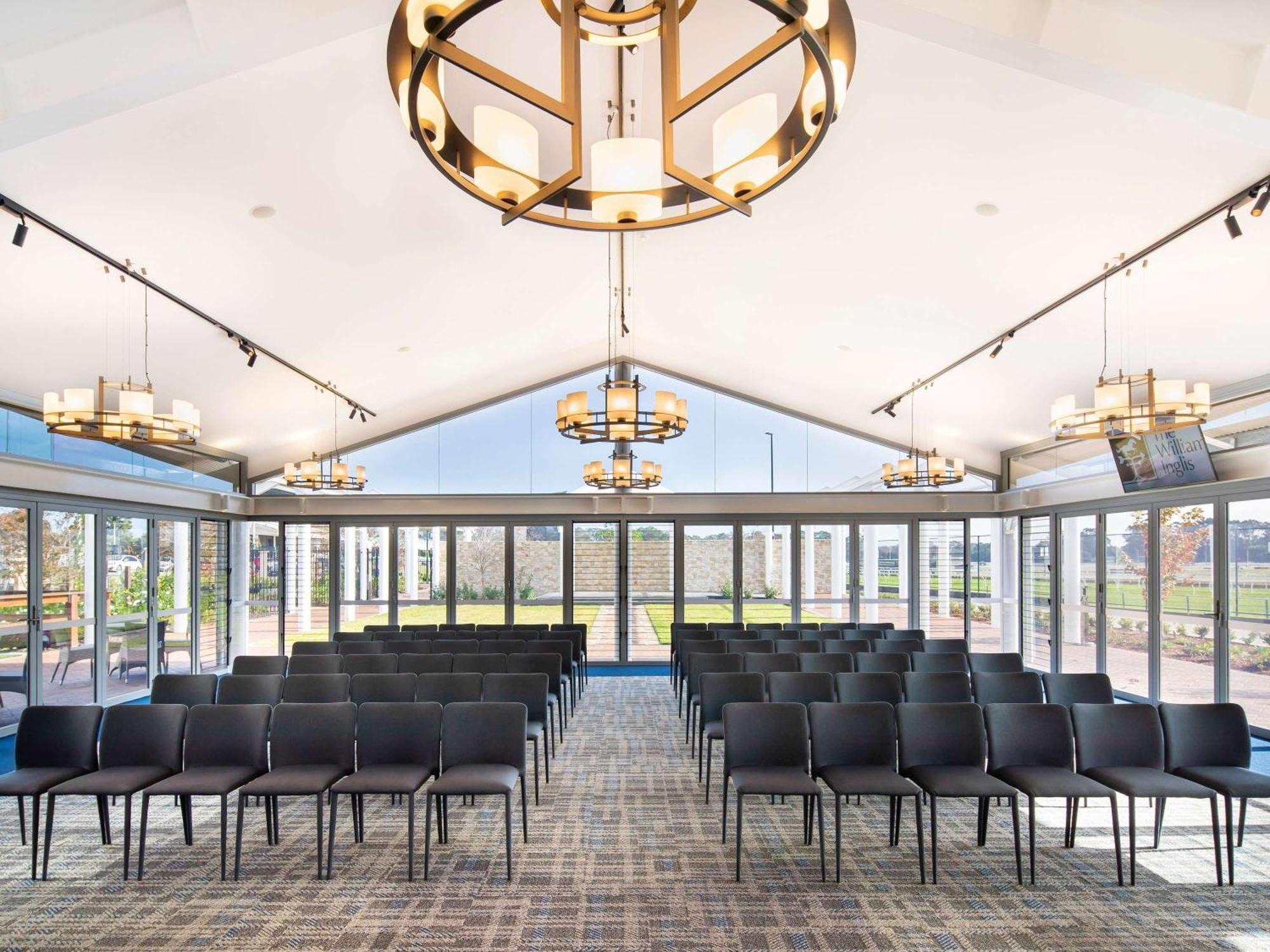 The William Inglis Mgallery Уорик-Фарм Экстерьер фото The interior of the clubhouse
